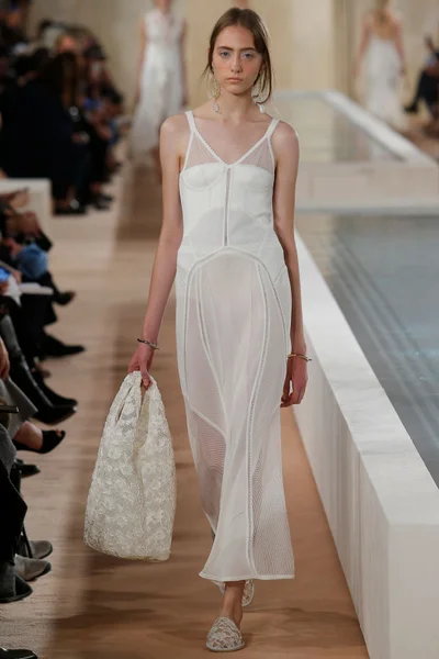 Look 8